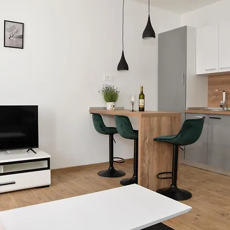 Apartman Nina 3 *